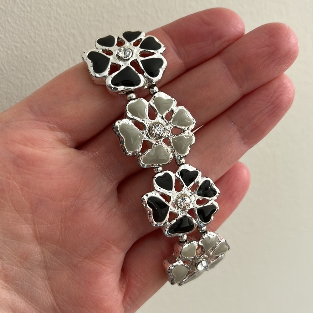 Flower bracelet - Picture 2 of 4